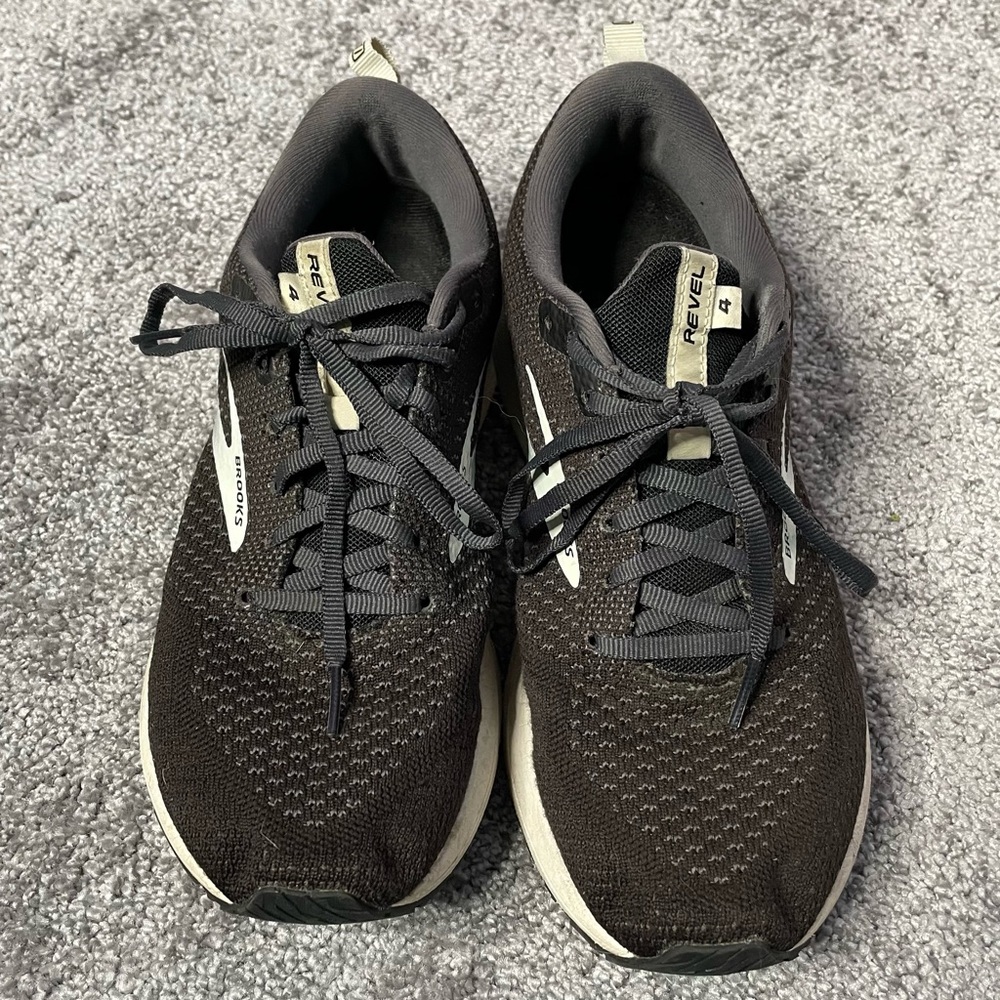 Brooks Revel 4 Women’s Size 9.5 Medium Black Running Shoes US Reflective Logo